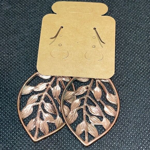 Leaf hanging earrings - Picture 3 of 3